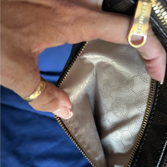 Michael Kors Zip Around Mini Wristlet Clutch Brown Gold Logo Signature MK NWT - Picture 3 of 5